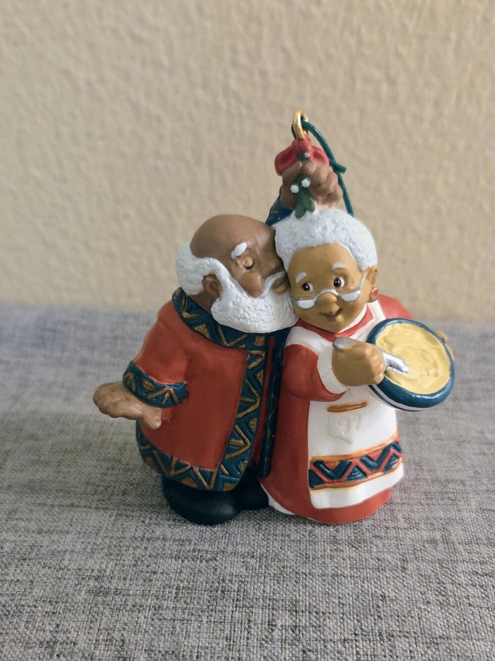 Vintage '97 Hallmark Keepsake 'Stealing a Kiss' Christmas Ornament